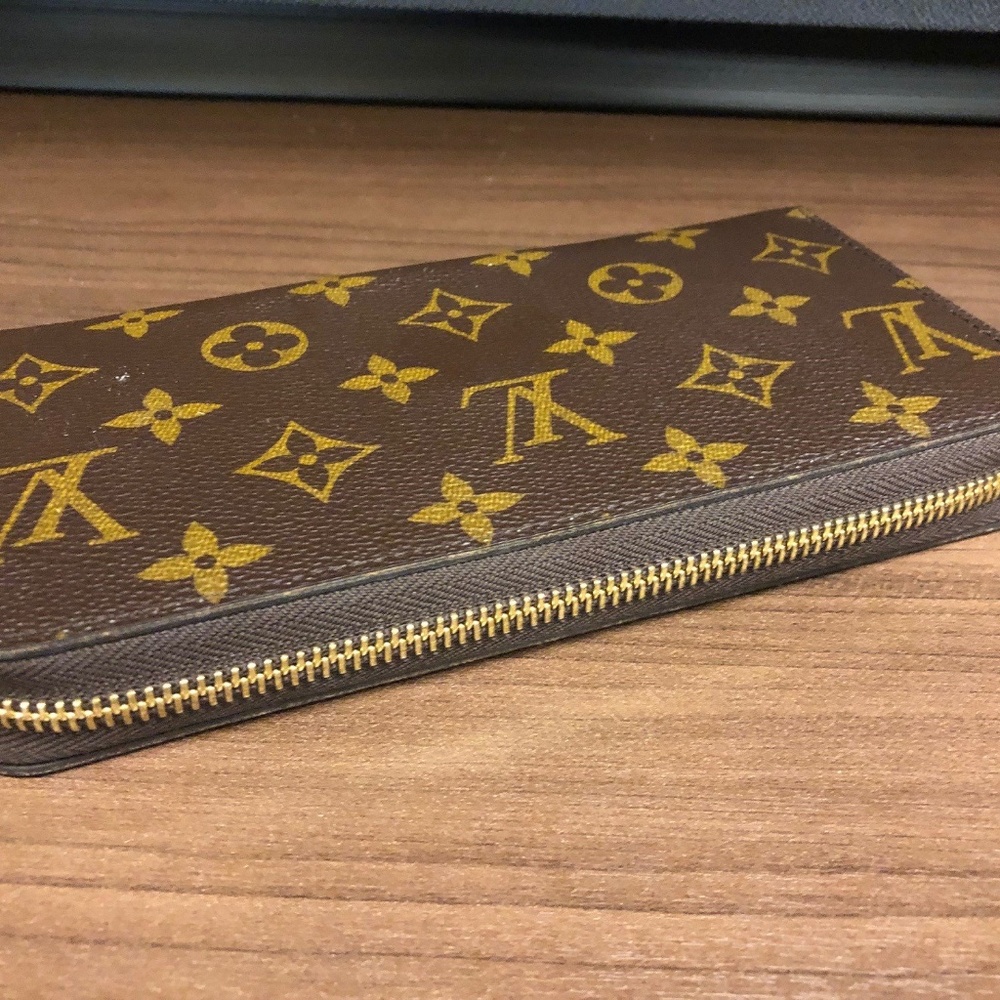 Louis Vuitton Zippy Wallet